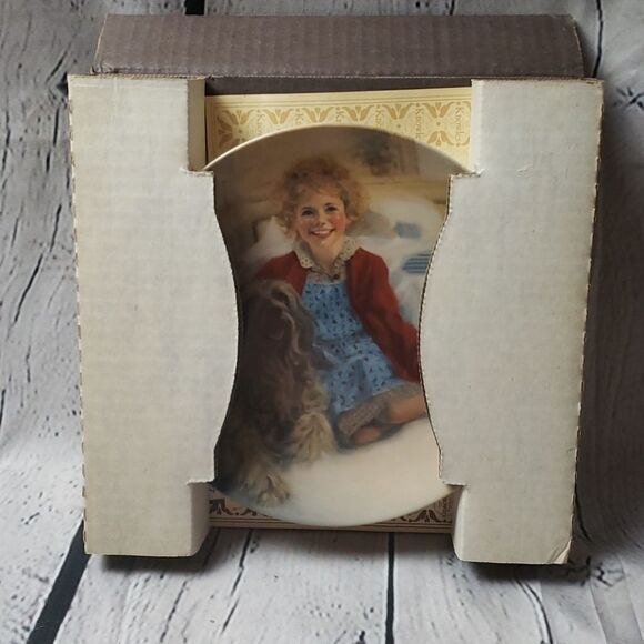 Annie Collectable Plate by Knowles - Picture 2 of 6